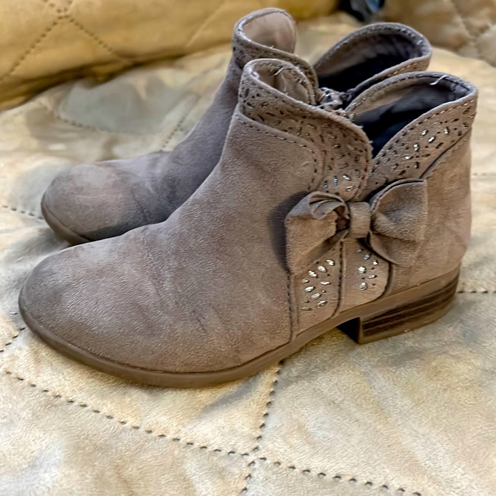3/$20. Tan boots with bow. Jumping beans